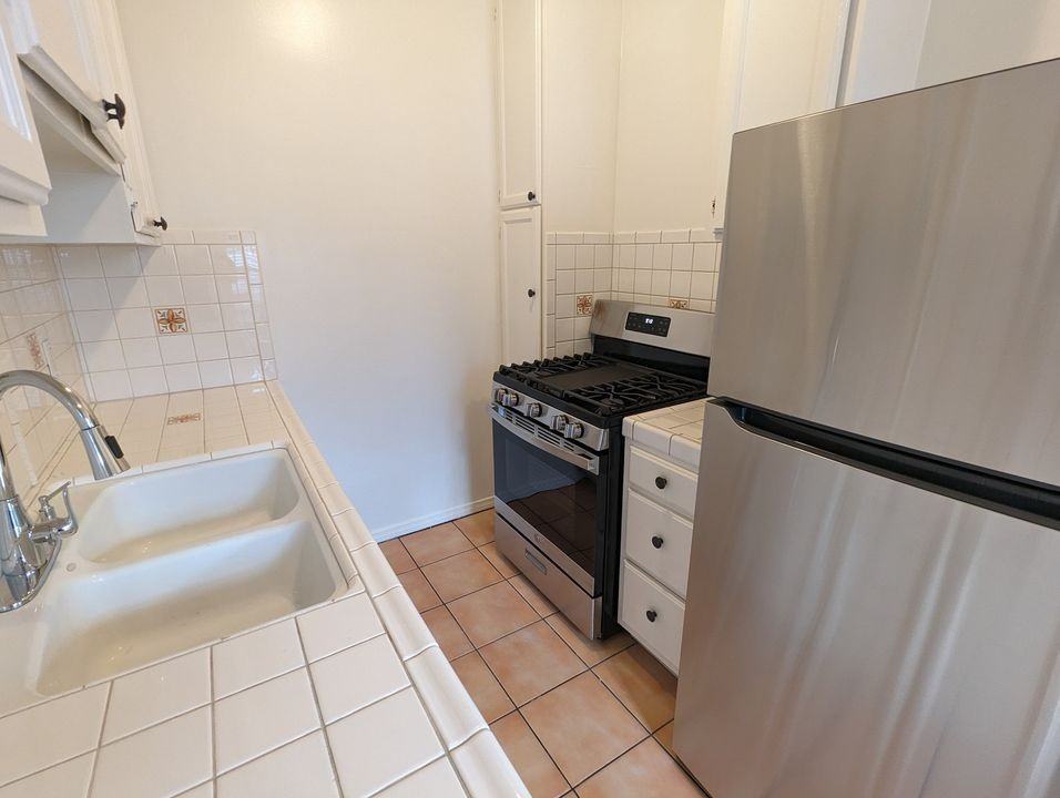 559 N Normandie Ave #103 - Photo 3 of 10