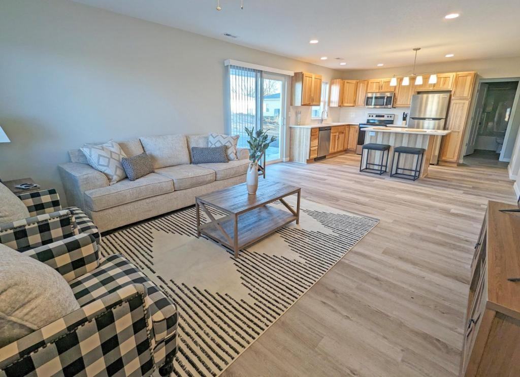 11 Reserve Ct - Photo 7 of 17