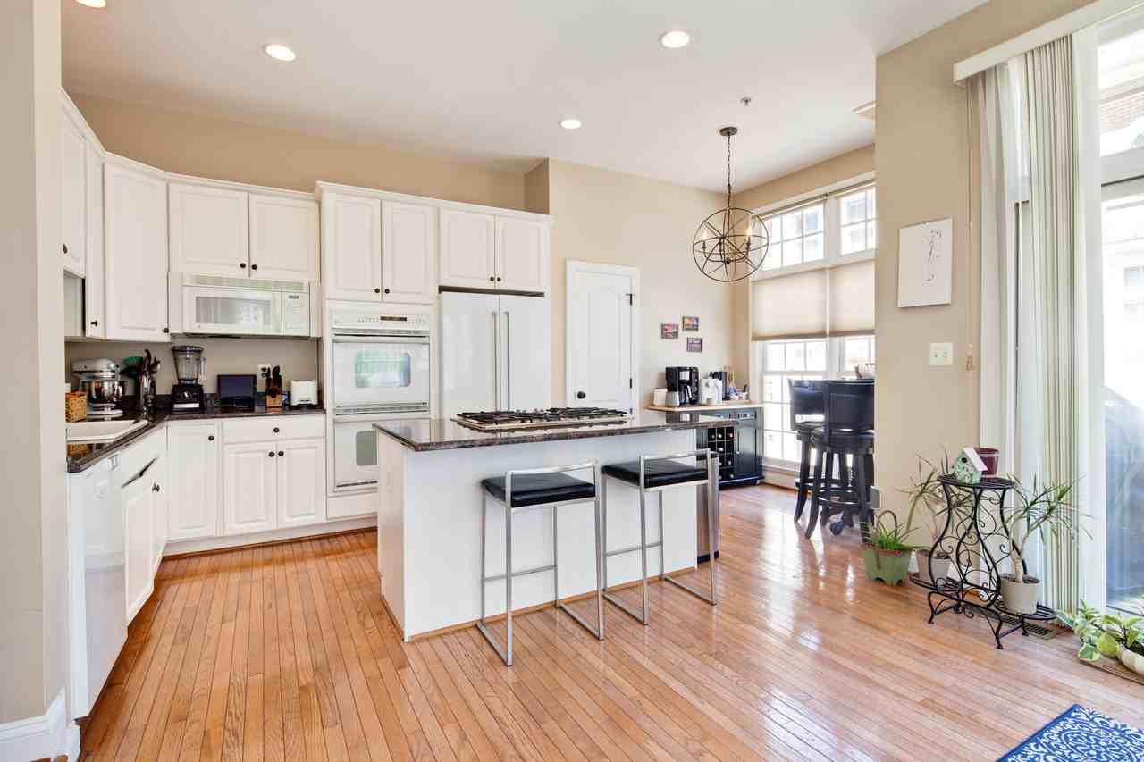 1627 Seneca Ave #1 - Photo 5 of 22