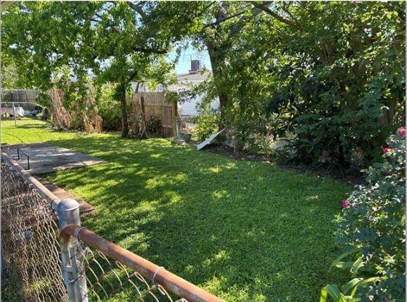 2804 Longwood Dr #C - Photo 3 of 8