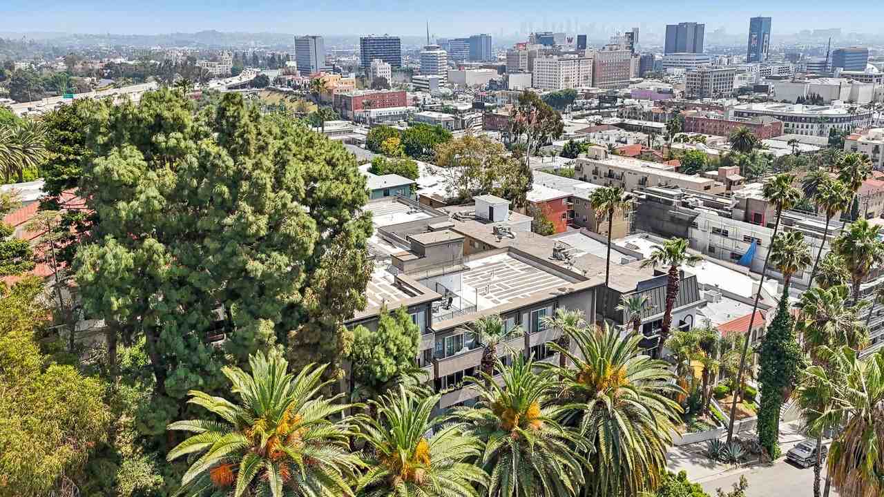 1944 Whitley Ave. - Photo 5 of 10