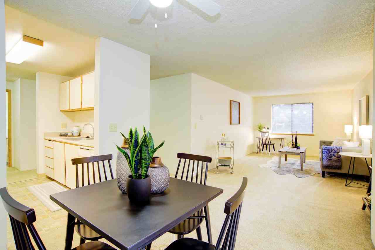 Willow Court Apartments - Photo 4 of 50