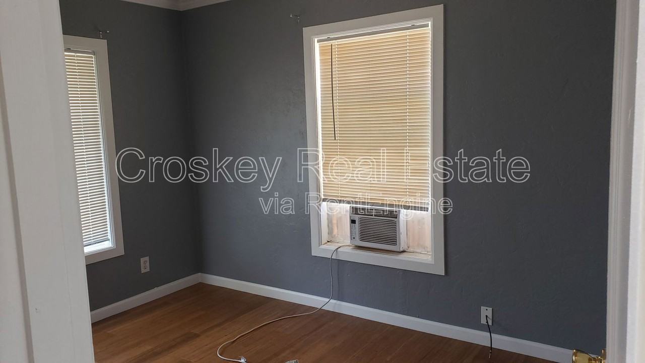 461 E 9th St #461 - Photo 4 of 7