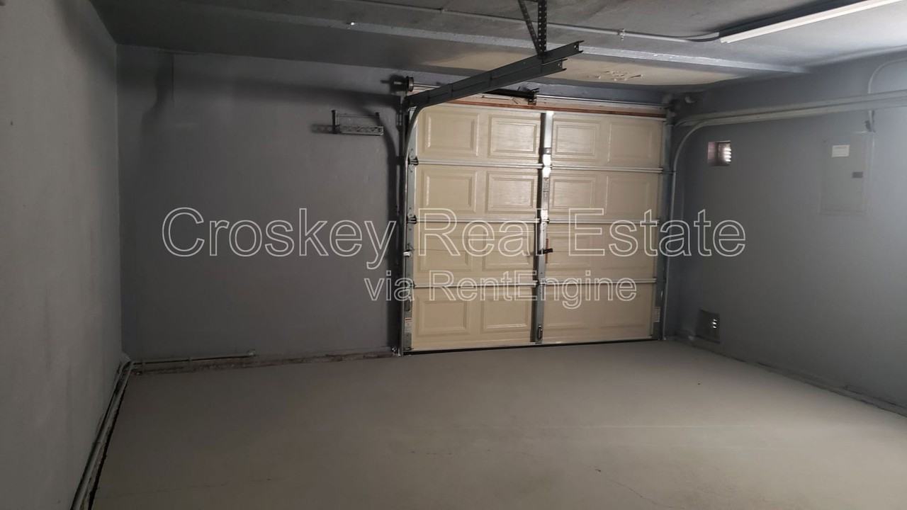 461 E 9th St #461 - Photo 6 of 7