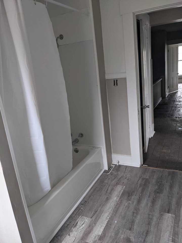 437 S 14th St #THD - Photo 3 of 4