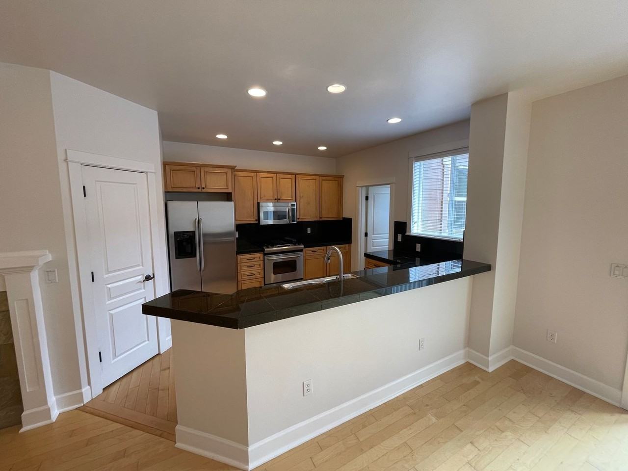 918 Sw Vantage Point Way - Photo 2 of 23