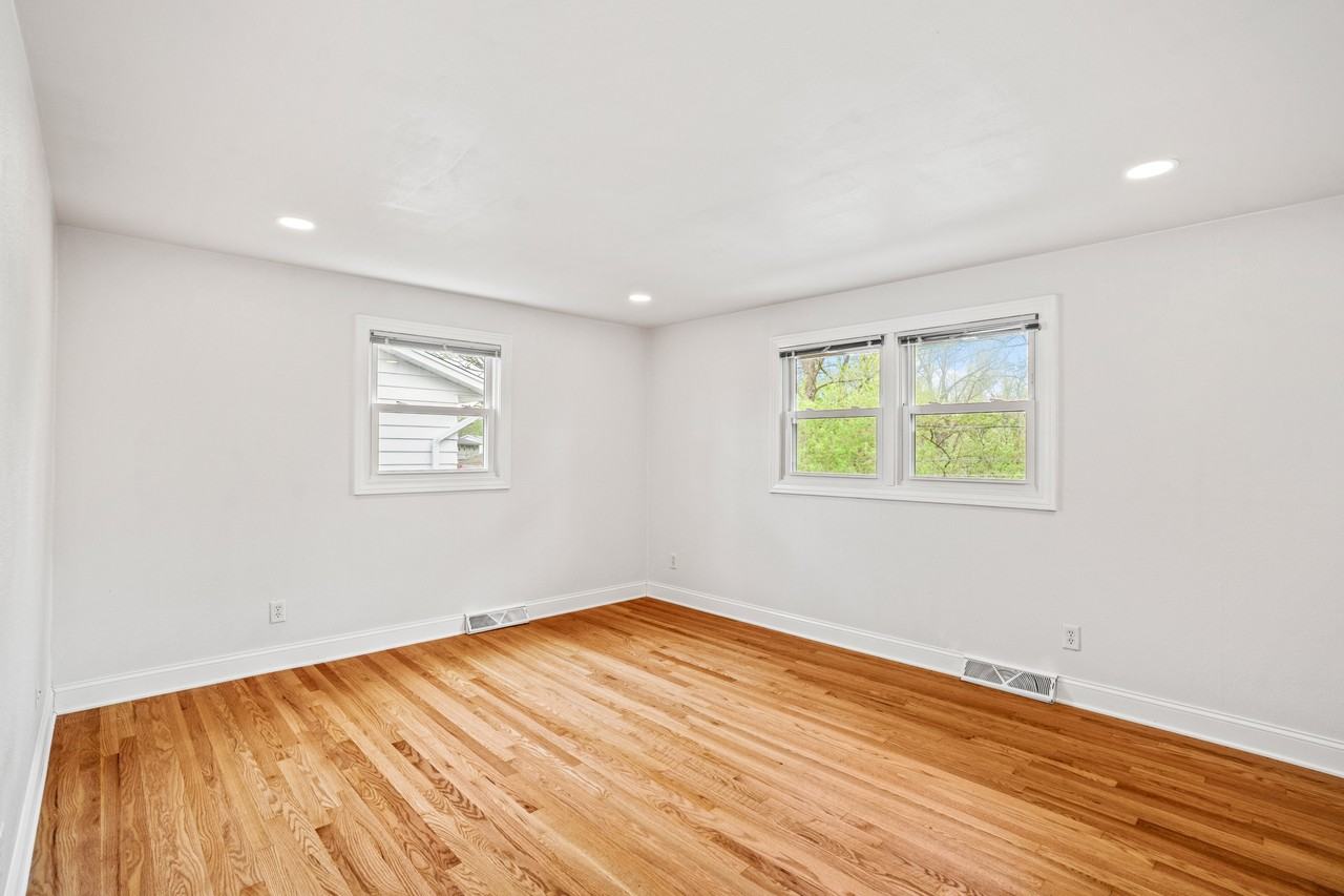 11827 W Diane Dr - Photo 3 of 12