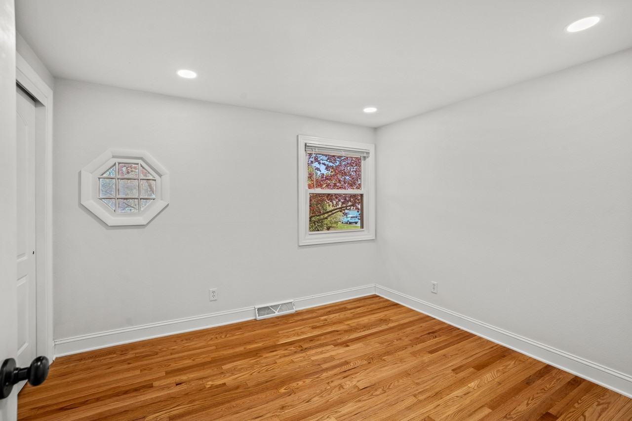 11827 W Diane Dr - Photo 5 of 12