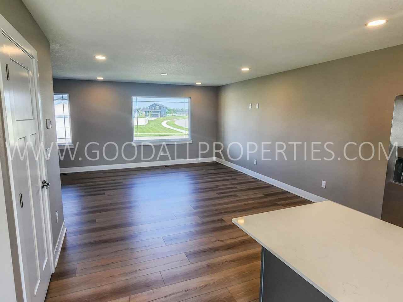 280 Nw Morgan Ct - Photo 6 of 13