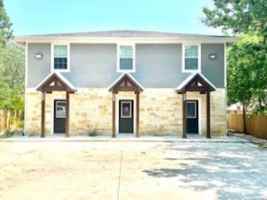 featured image of 335 N Clinton St