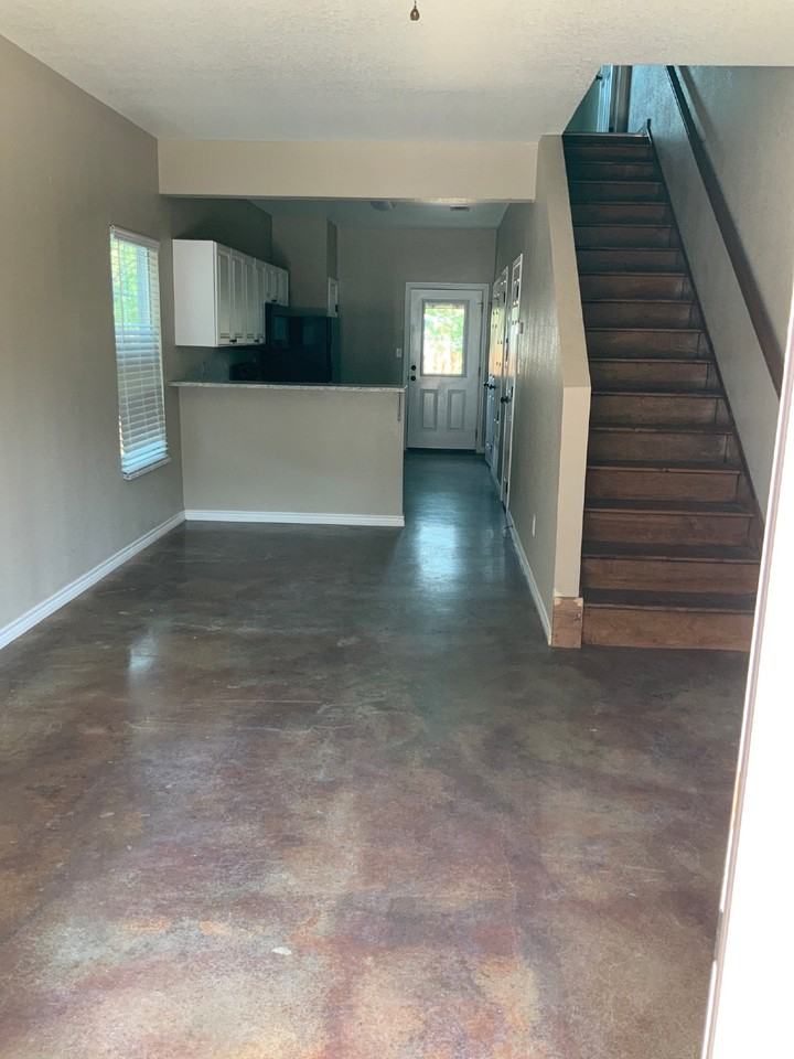 335 N Clinton St - Photo 2 of 10