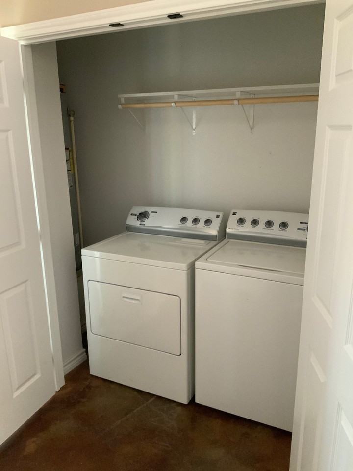 335 N Clinton St - Photo 5 of 10