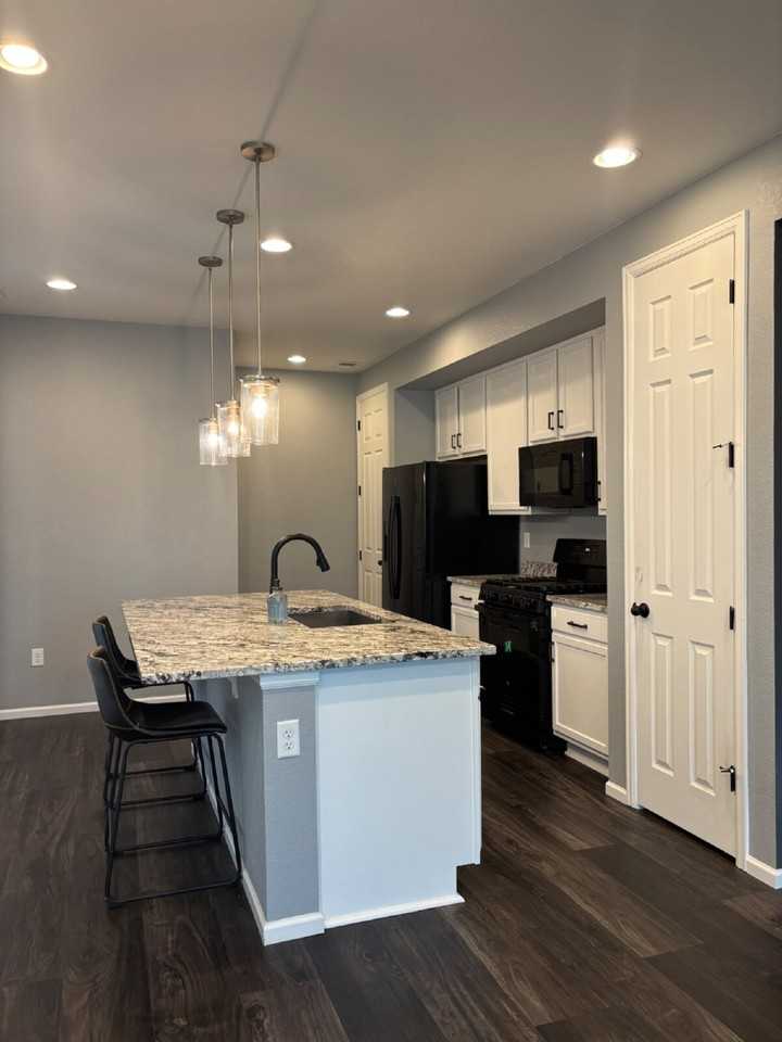 5330 Warrior St - Photo 3 of 19