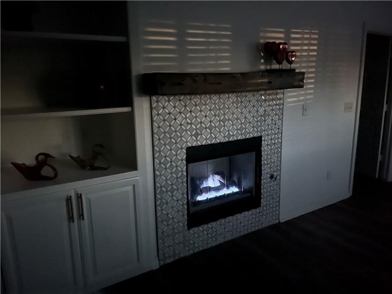 300 Glen Dr - Photo 2 of 43