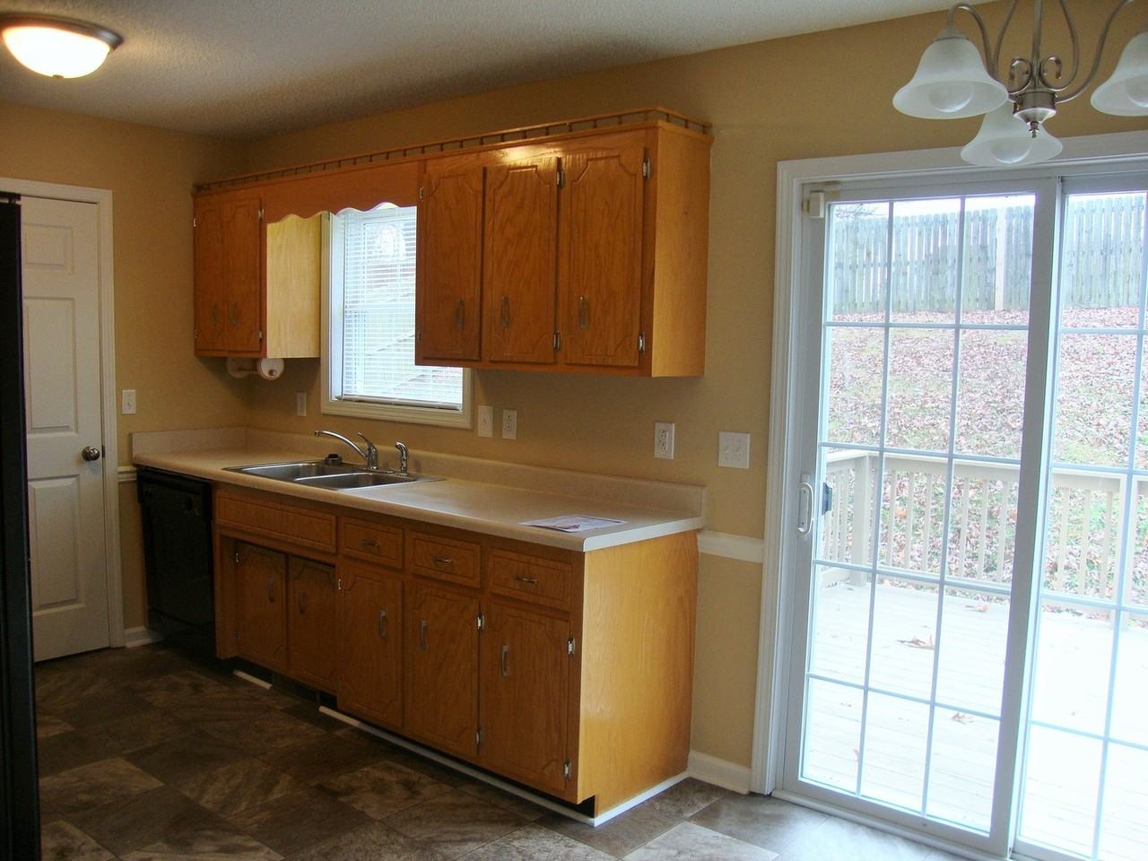 994 Roedeer Dr - Photo 2 of 12