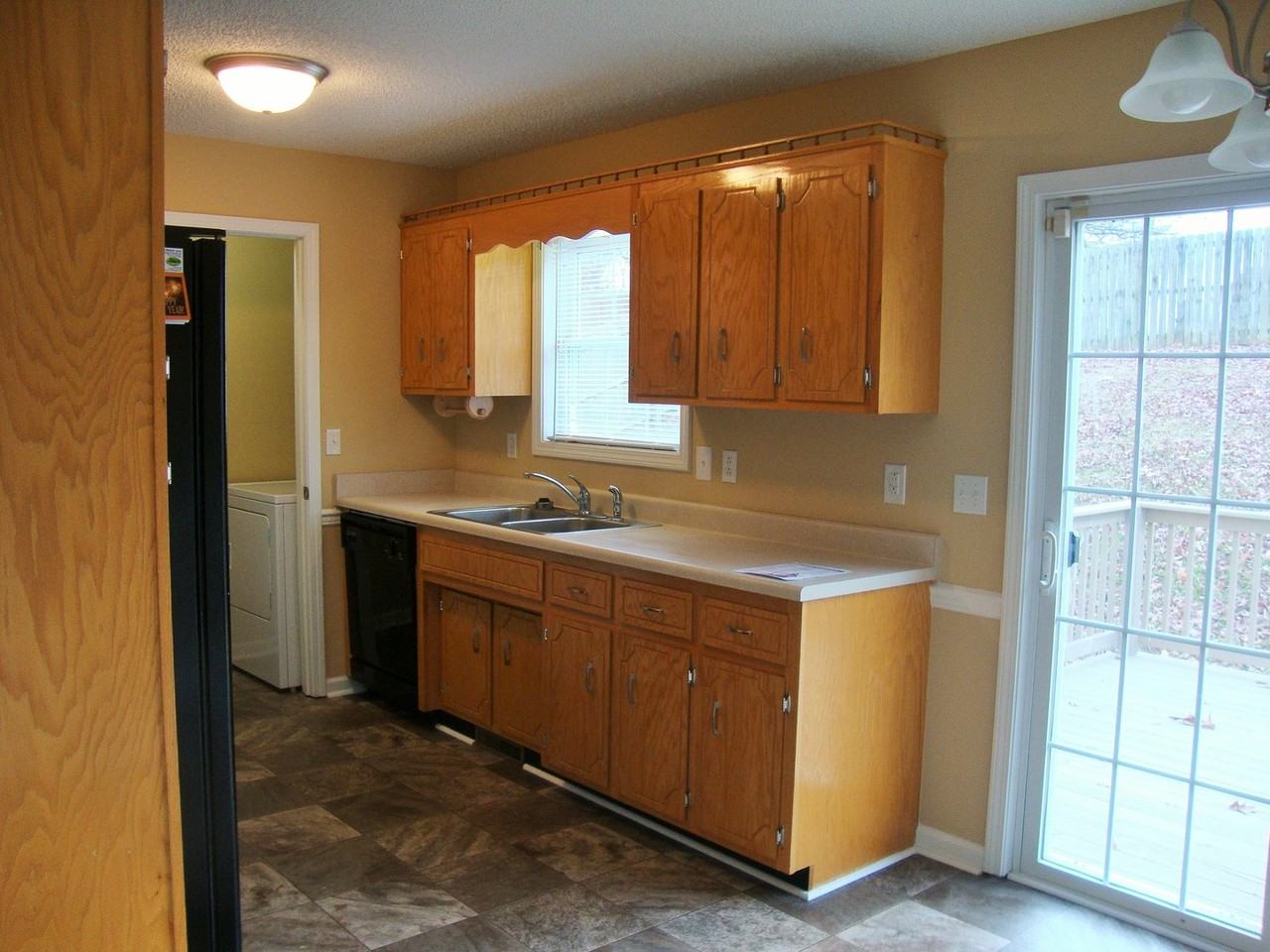 994 Roedeer Dr - Photo 3 of 12