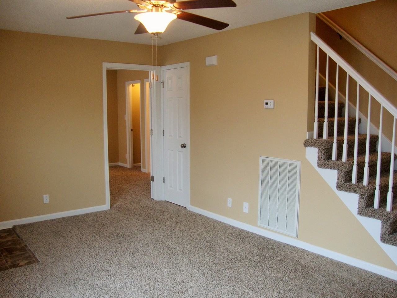 994 Roedeer Dr - Photo 6 of 12