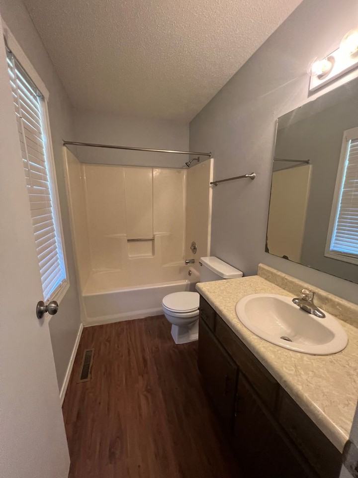 1039 W Washita St - Photo 3 of 5