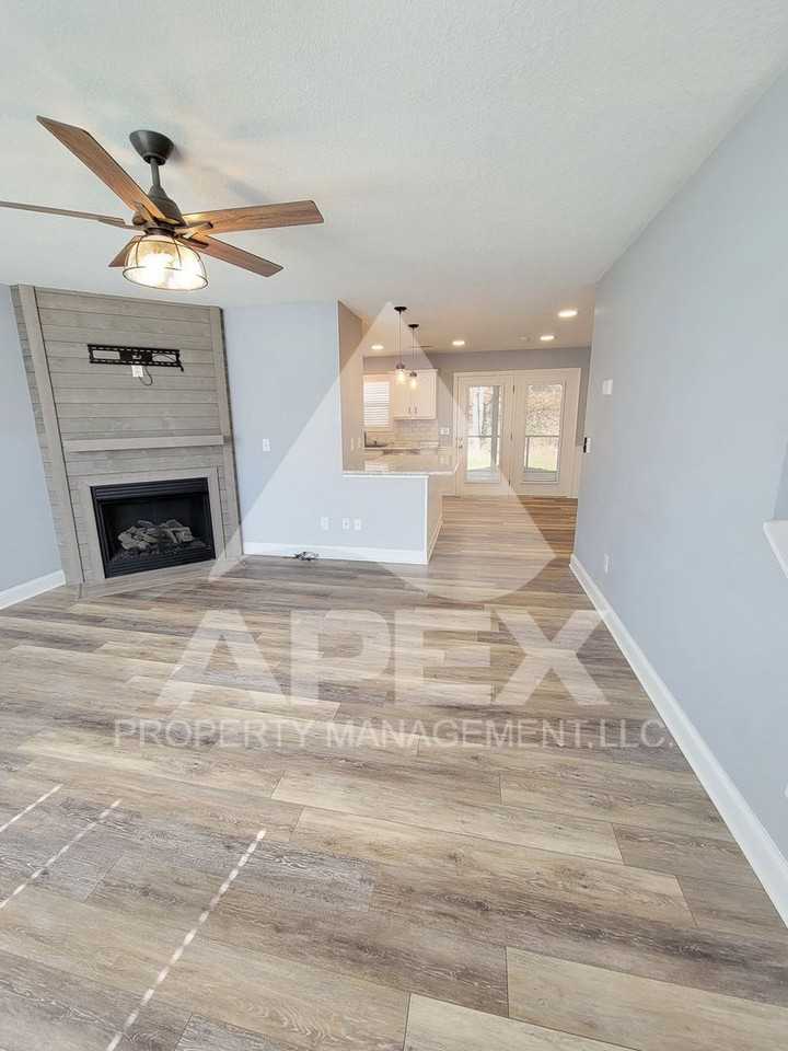 9927 Thunderbolt Way - Photo 3 of 28