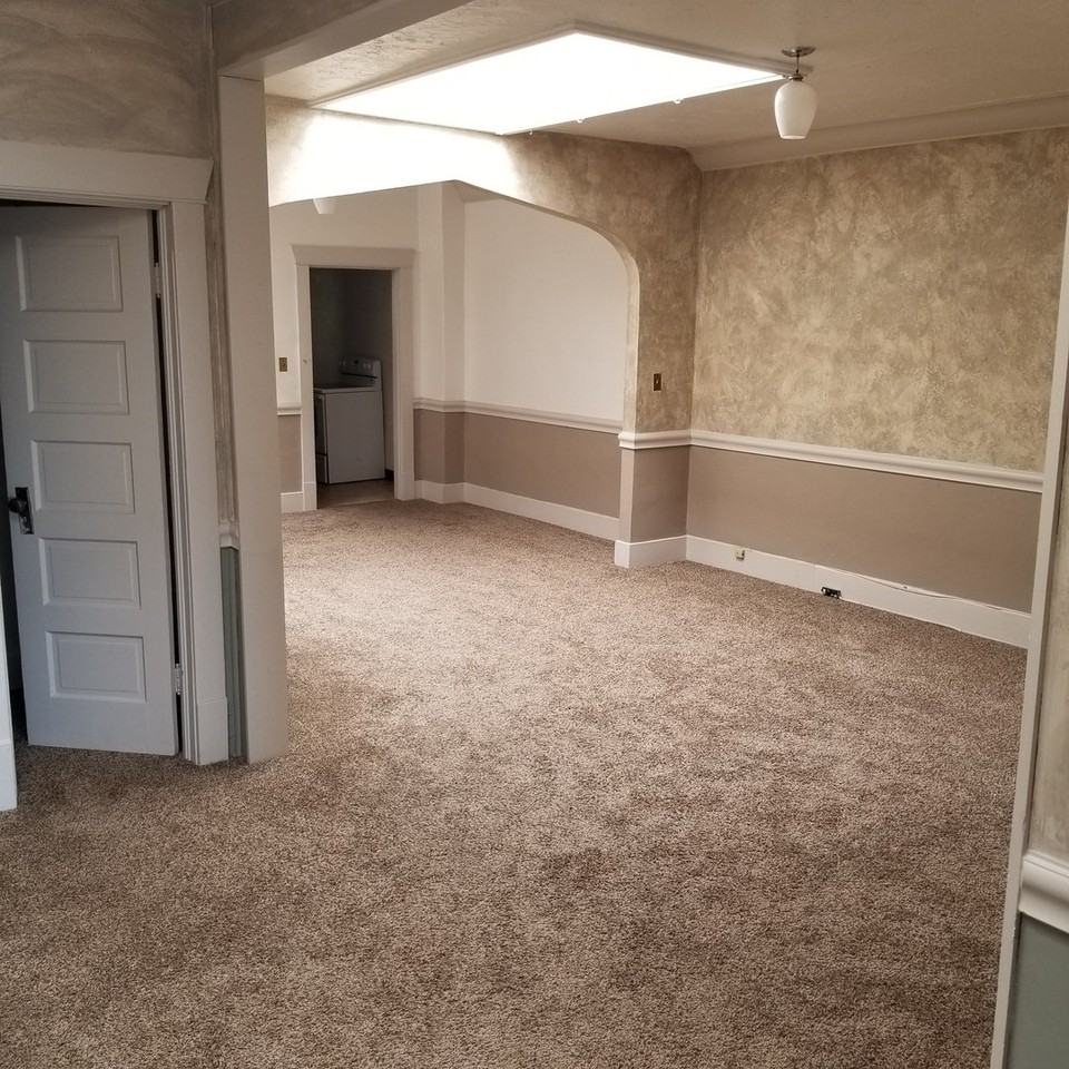 121 E Main St - Photo 3 of 28