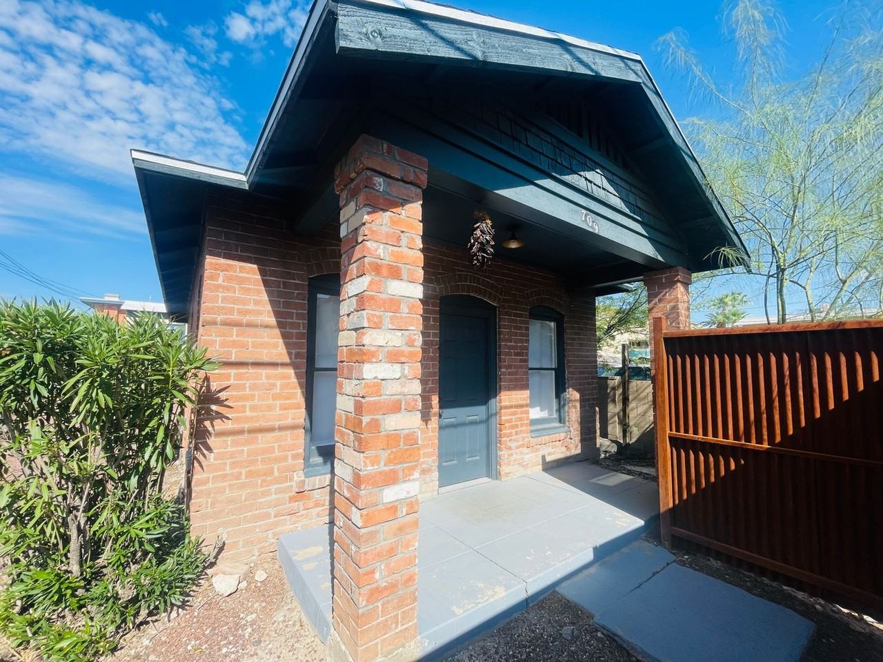 709 N Arizona Ave - Photo 3 of 23