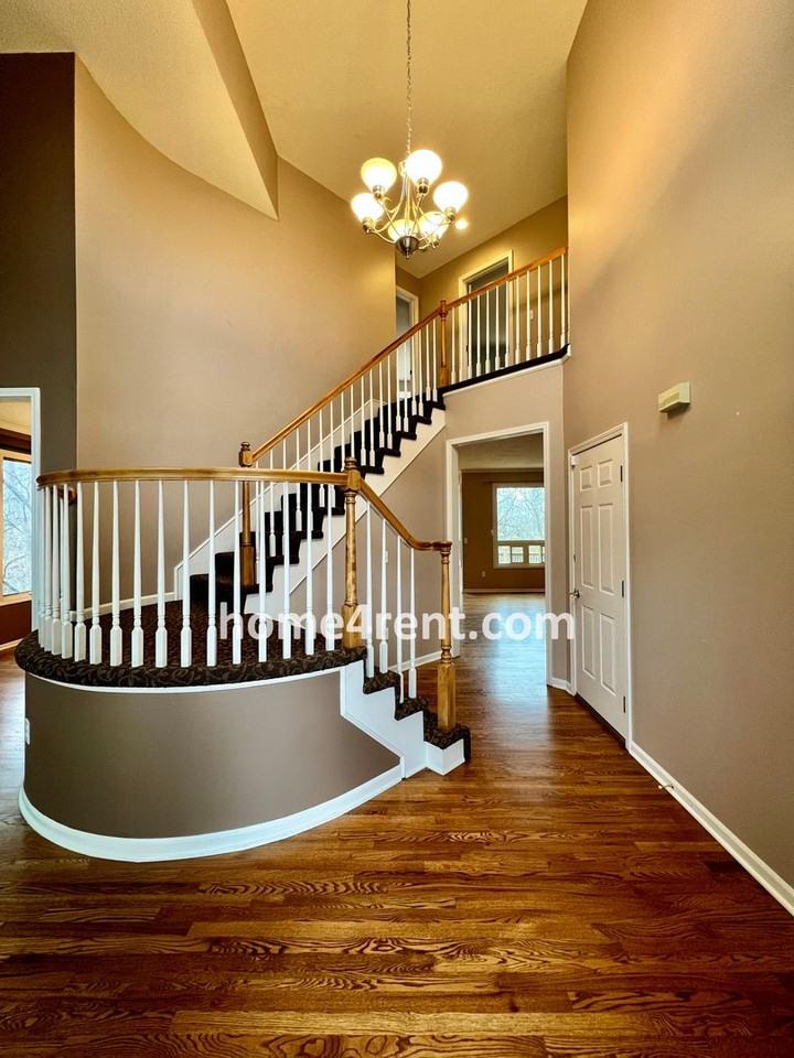 8802 W 132nd Ter - Photo 2 of 50