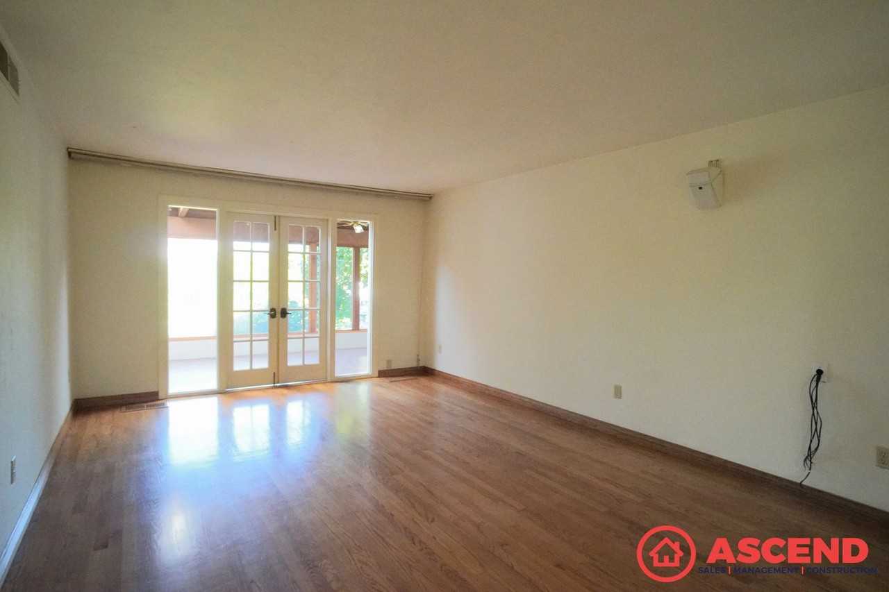 7932 Stine Rd - Photo 4 of 22