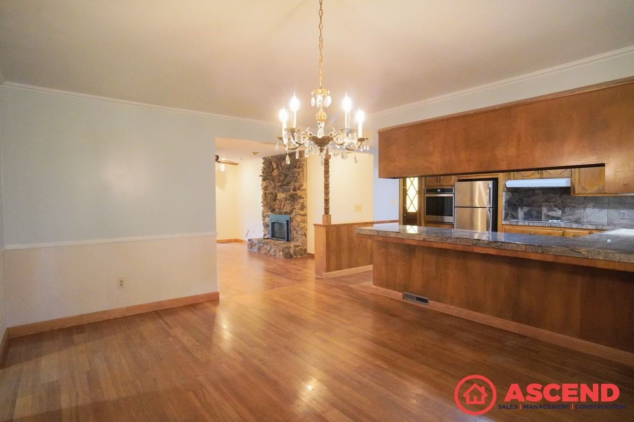 7932 Stine Rd - Photo 7 of 22