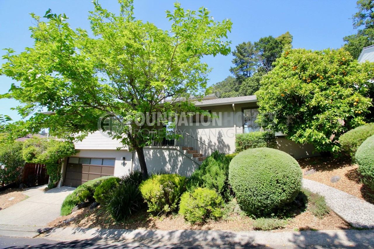 107 Bretano Way - Photo 2 of 33