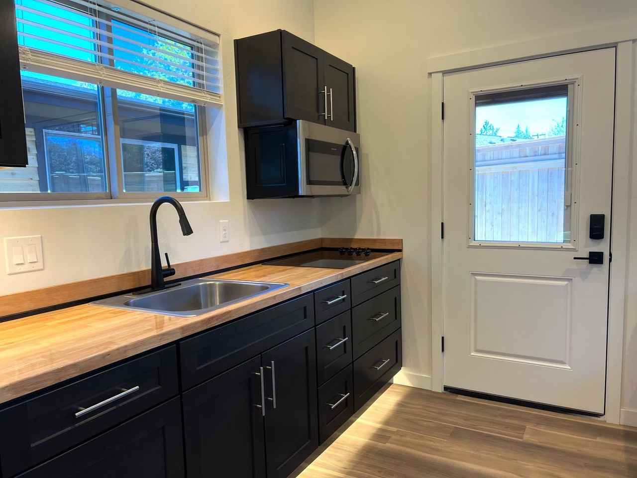 2016 Sw Reindeer Ave - Photo 2 of 18