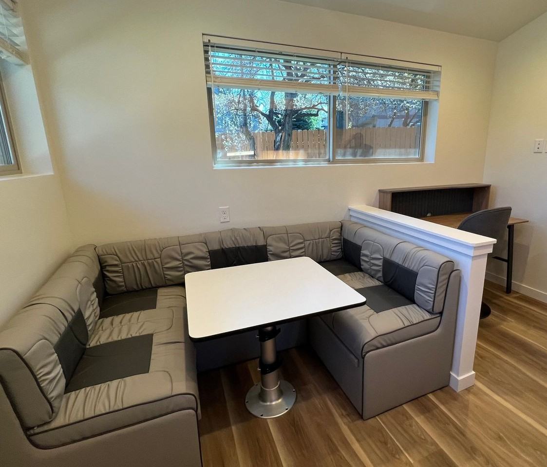 2016 Sw Reindeer Ave - Photo 5 of 18