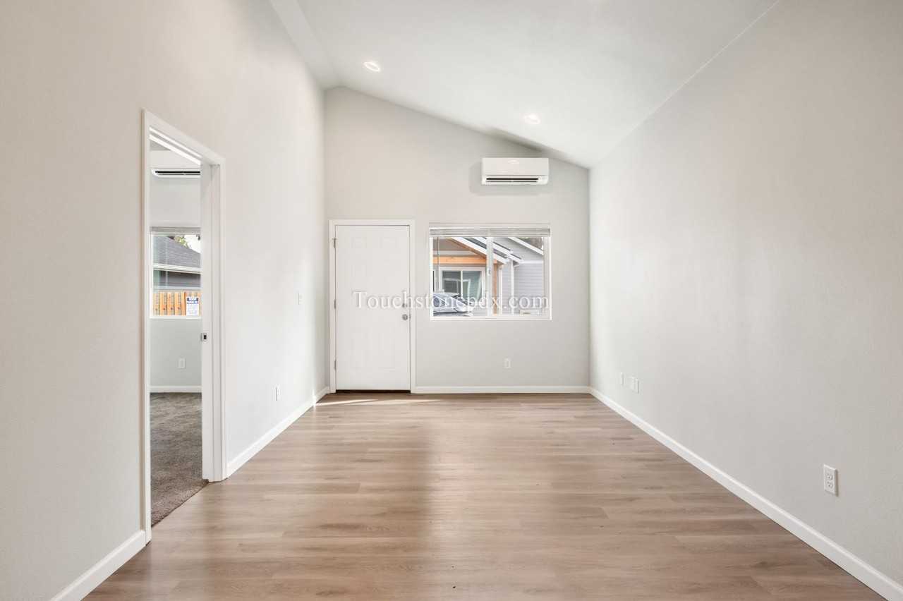 826 Se 155th Ave #B - Photo 6 of 22