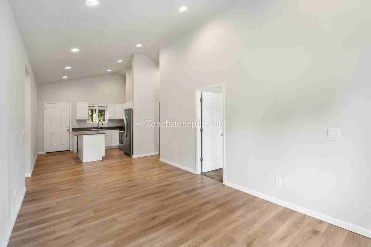 826 Se 155th Ave #B - Photo 7 of 22