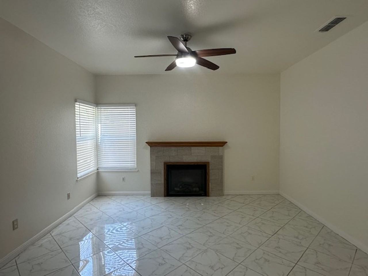 33 Orange St - Photo 5 of 23