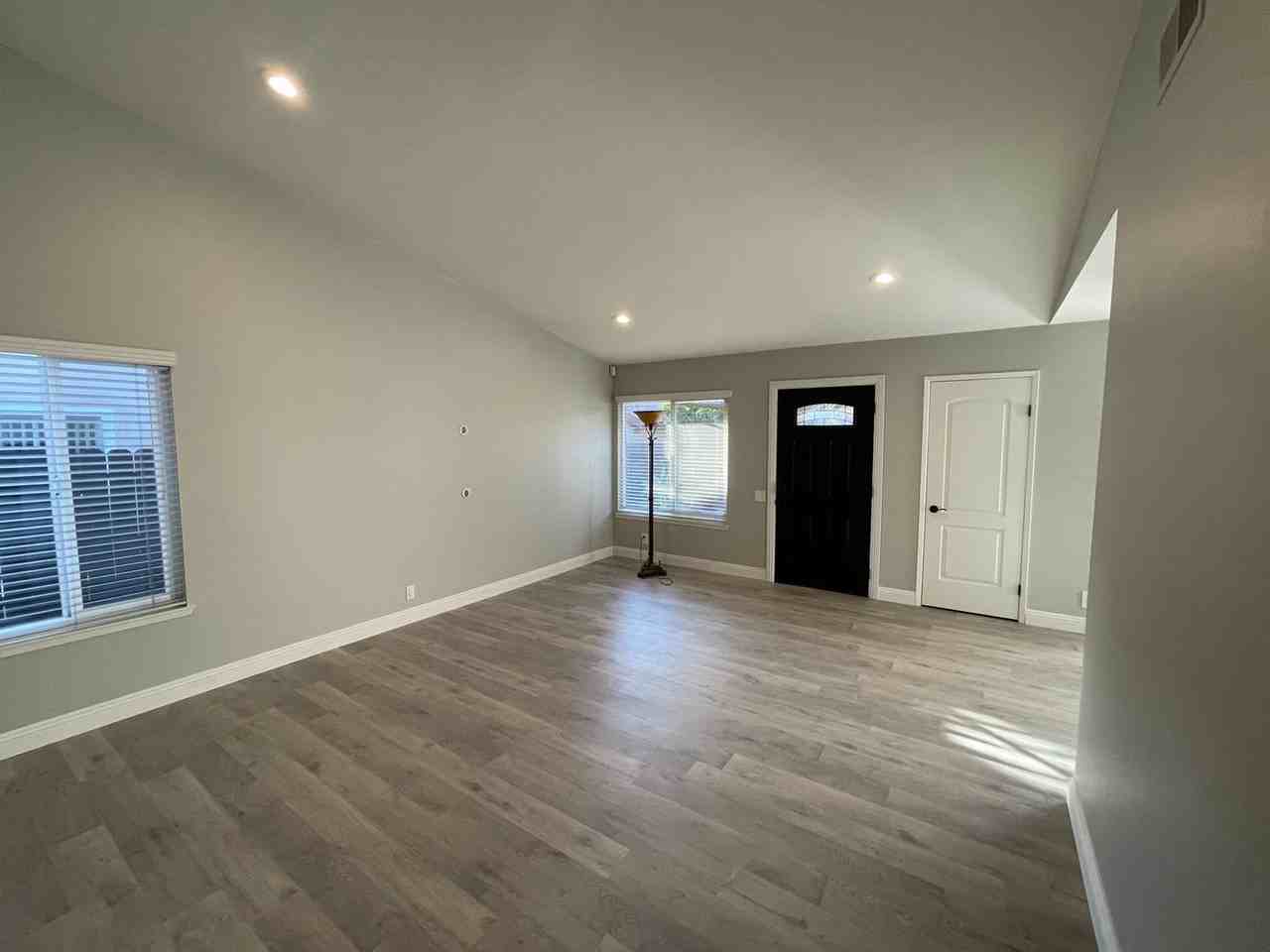 29522 Ridge Rd - Photo 3 of 19