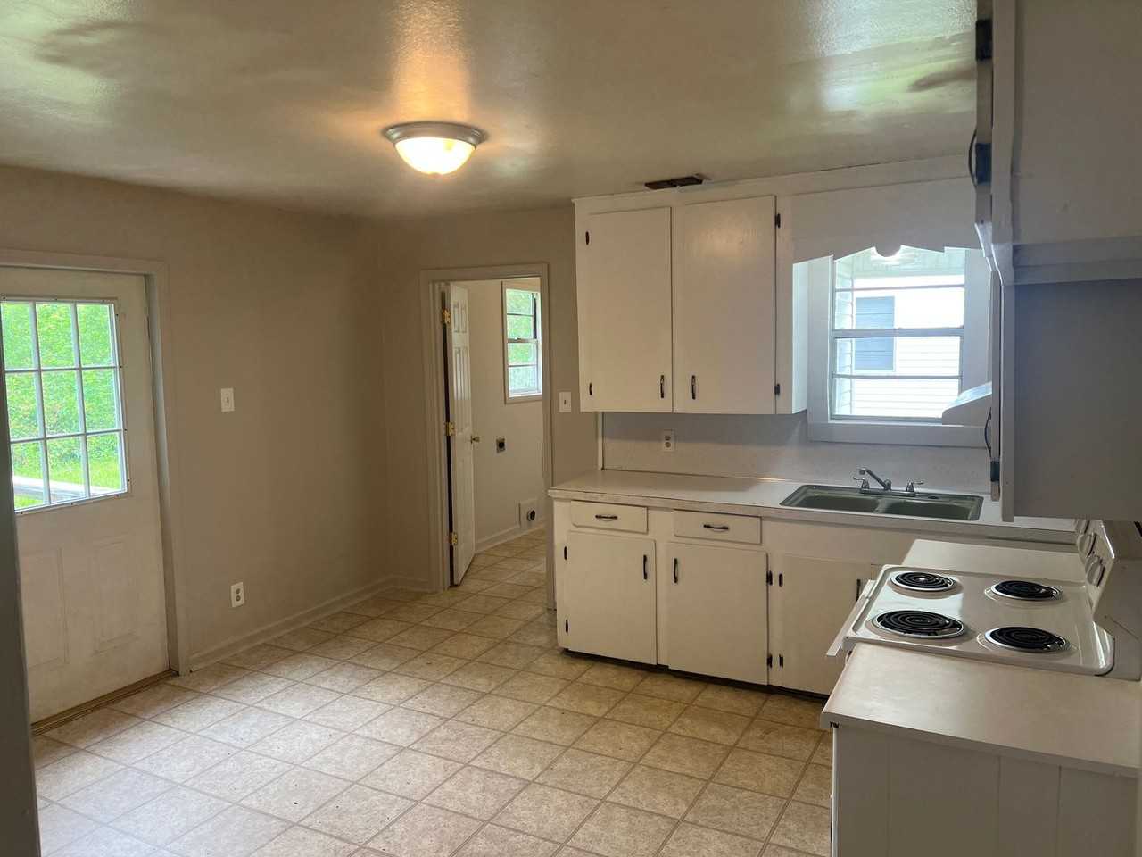 200 N 6th St - Photo 5 of 11