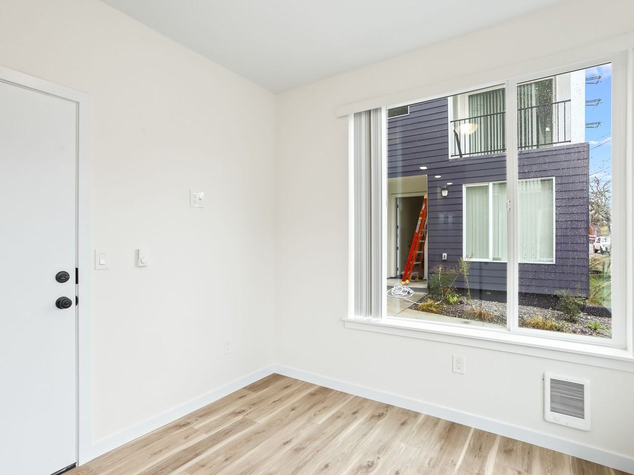 4391 N Vancouver Ave - Photo 7 of 50