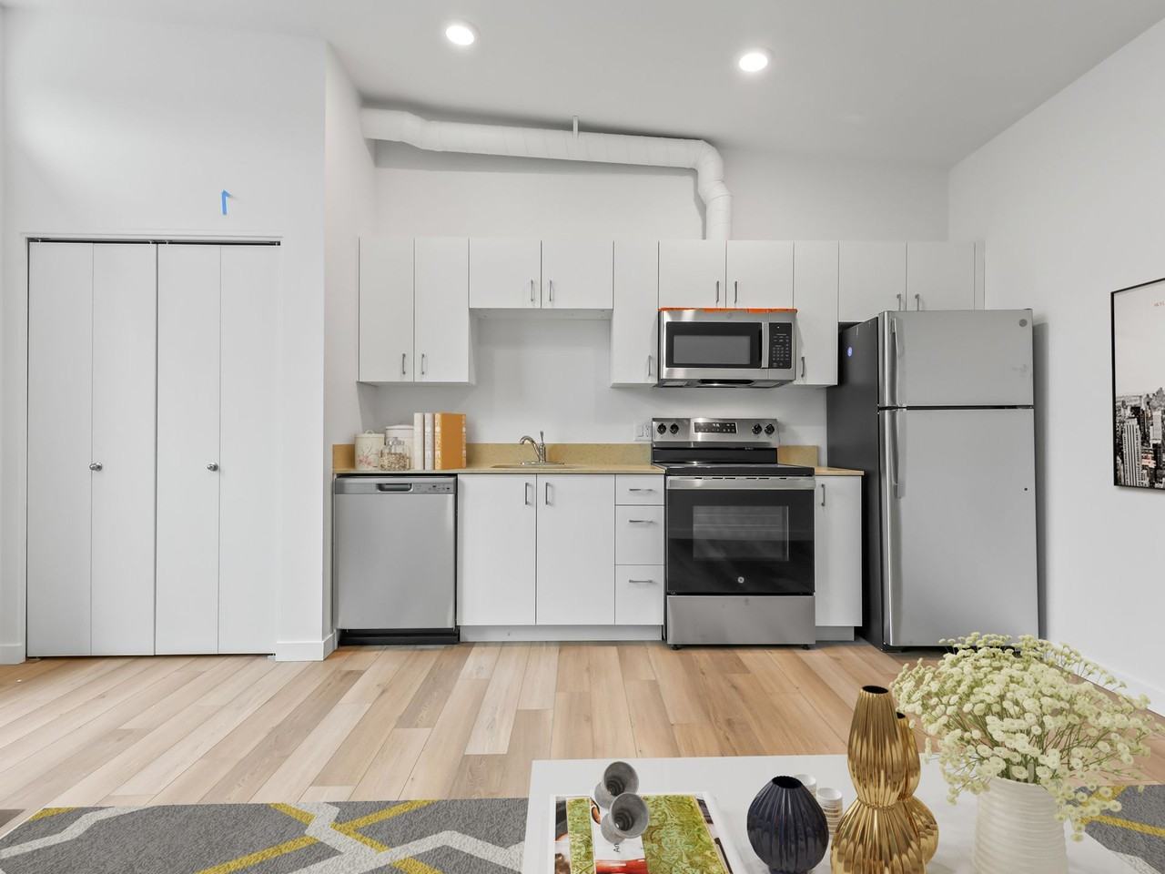 311 Graham - Photo 5 of 17