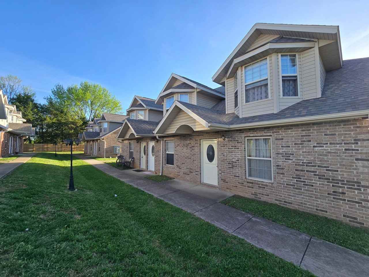 1401 Frosty Drive - Photo 3 of 34