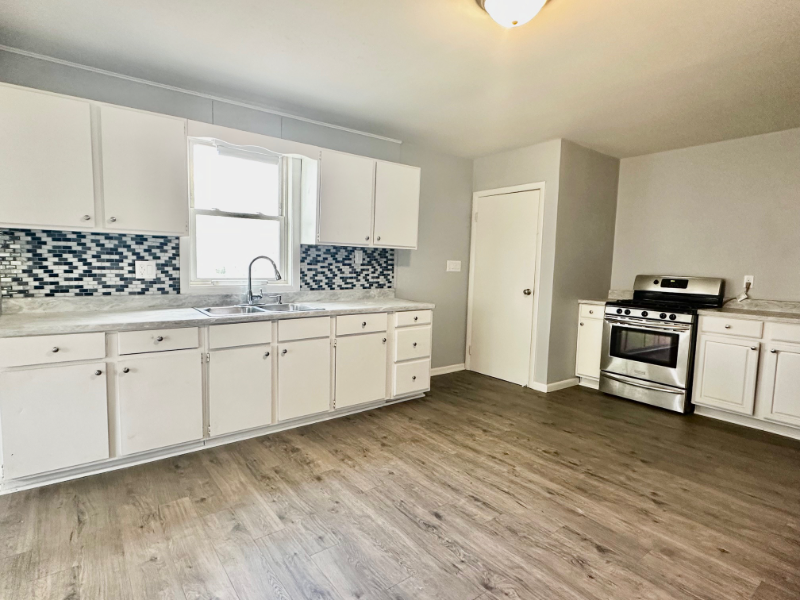 668 Stamp Dr - Photo 3 of 4