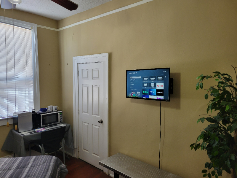 1022 N Broad St - Photo 2 of 7