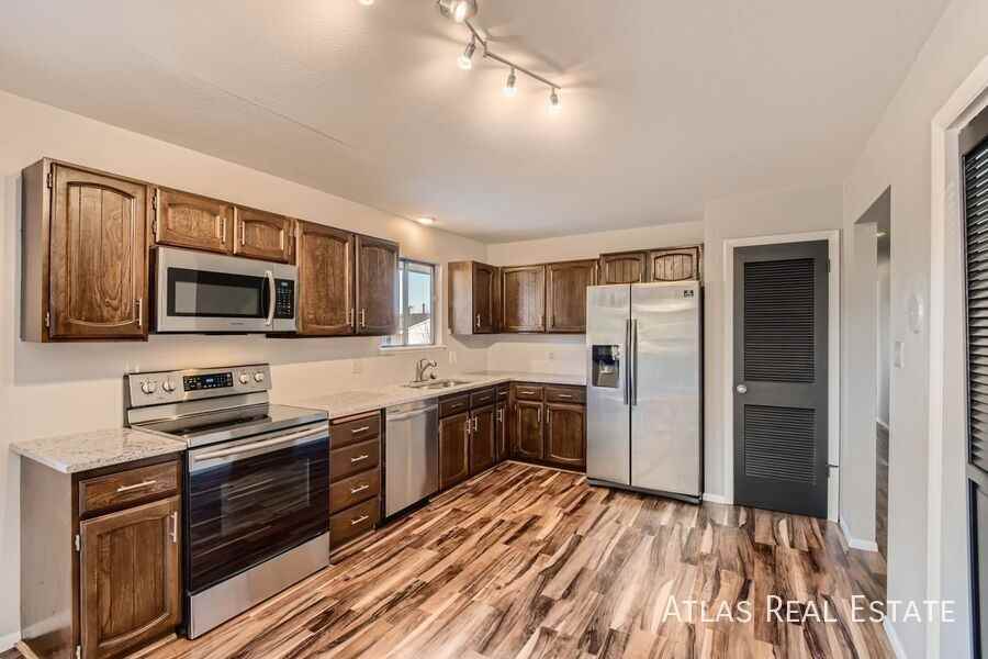 330 E Rockrimmon Blvd - Photo 3 of 16