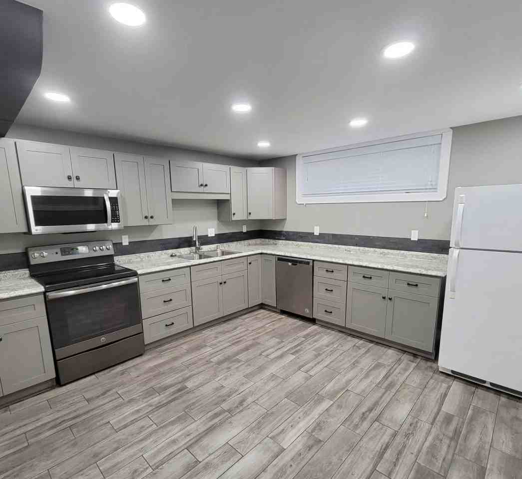 187 N Pinehurst Ave #BSMT - SC - Photo 2 of 10