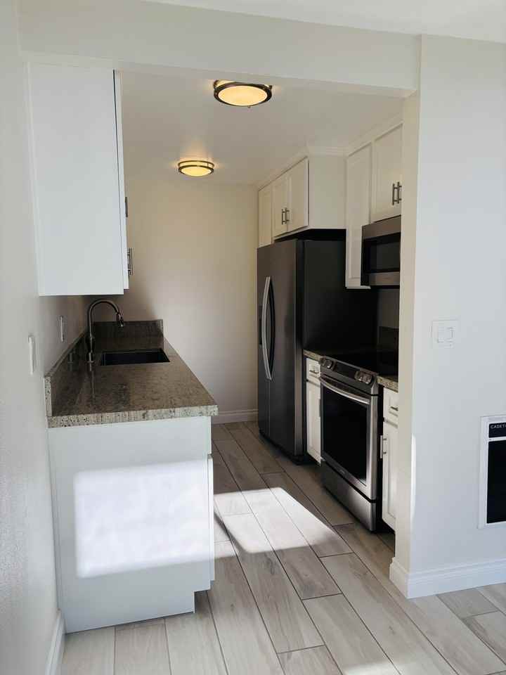CATALINA COVE APARTMENTS - Photo 3 of 21