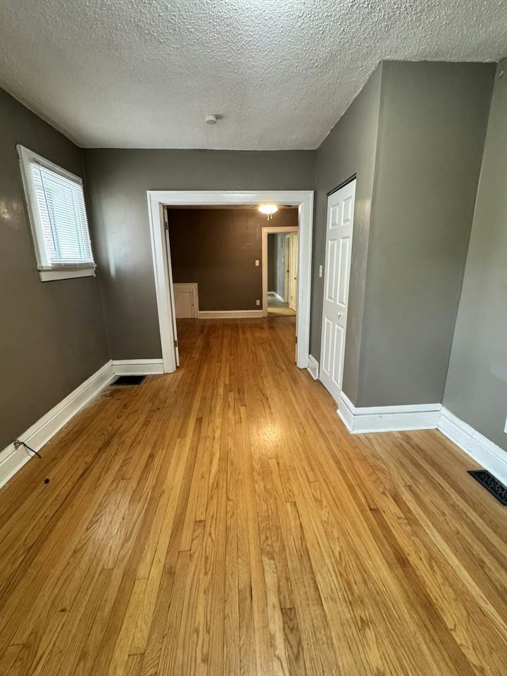 1406 Woodland Drive, Unit 1N - Photo 3 of 17