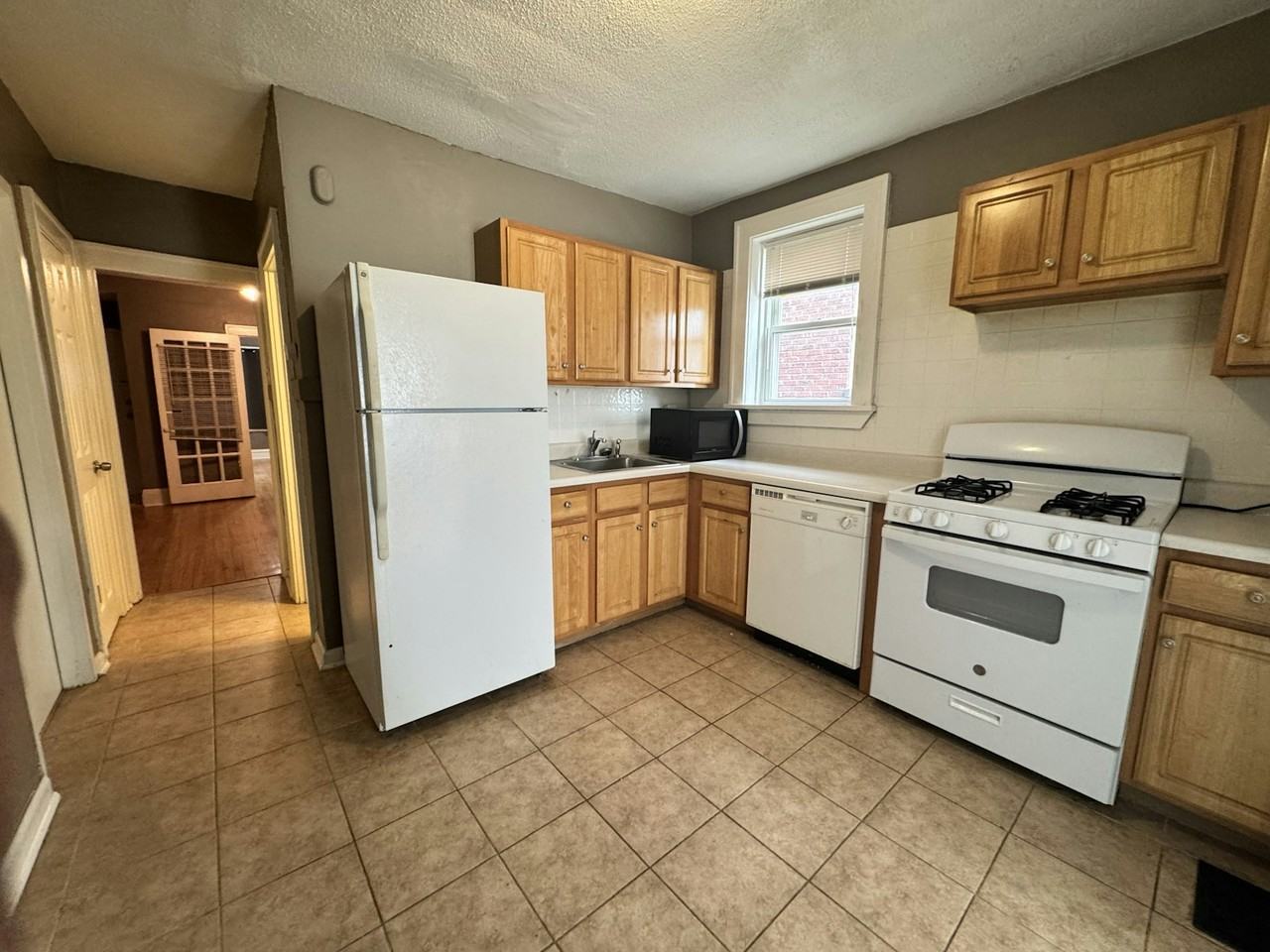 1406 Woodland Drive, Unit 1N - Photo 4 of 17