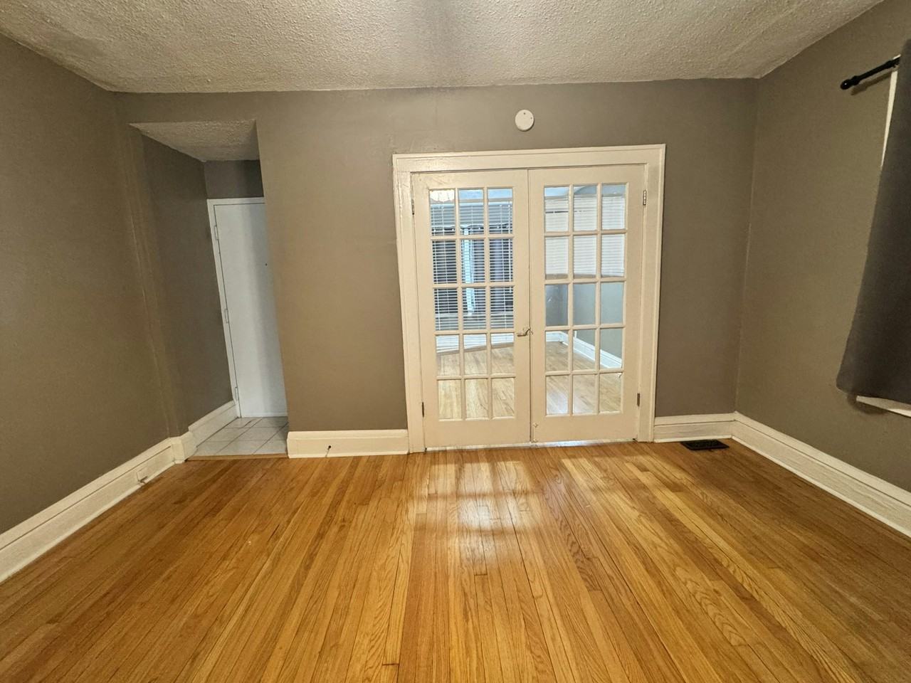 1406 Woodland Drive, Unit 1N - Photo 7 of 17