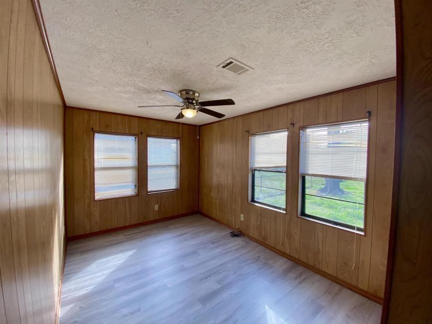 1113 Railroad St - Photo 2 of 10