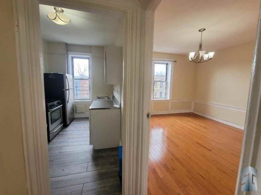 1451 Pacific St - Photo 3 of 10