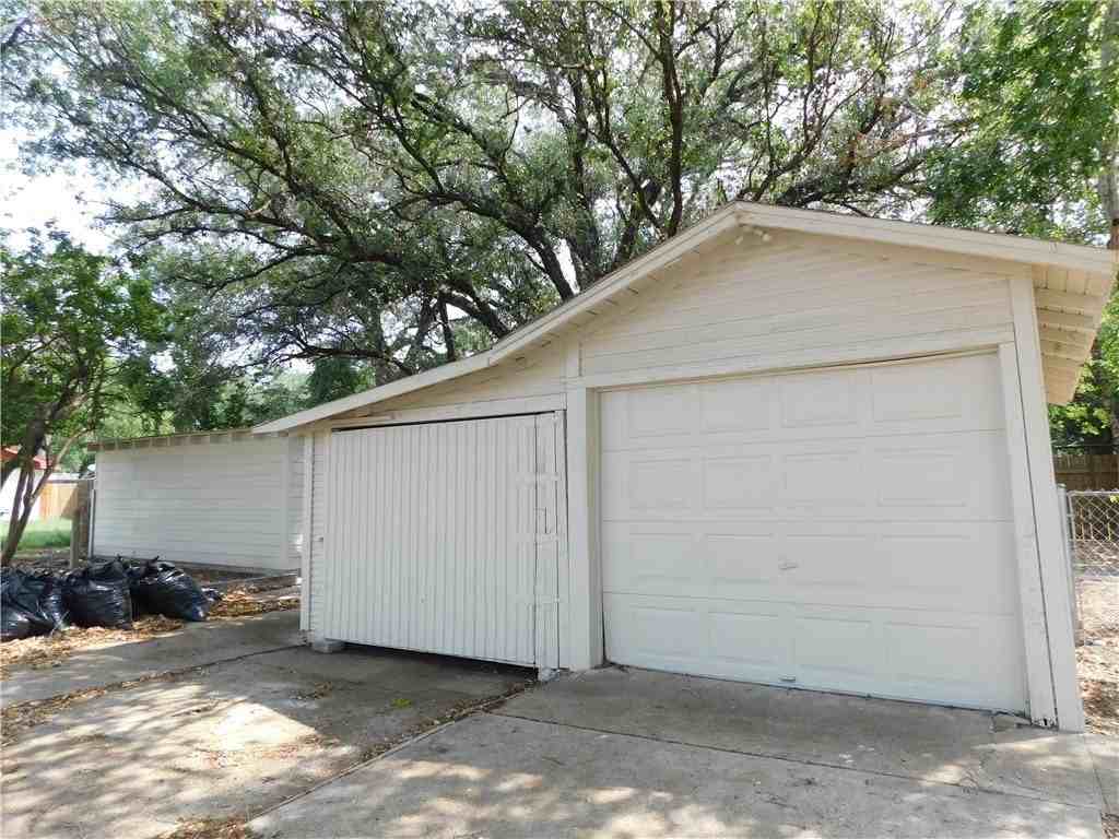 201 E Huntington St - Photo 3 of 19